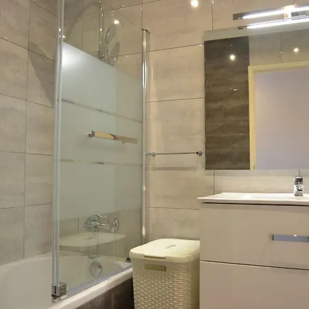 Luxury With Fantastic Sea Views Air Conditioning And Wifi Direct Elevator Access To Beac Apartment *